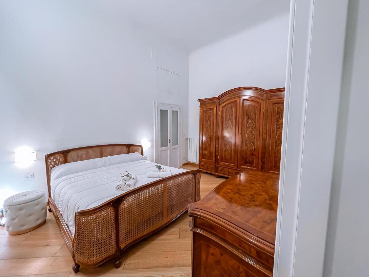 Luxury Bnb Dedeo Apartment Bari Bagian luar foto